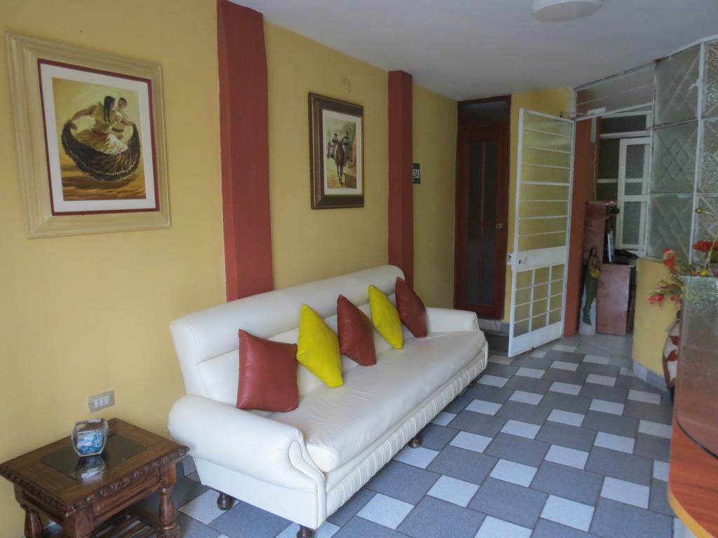 לינה וארוחת בוקר טרוחיו Residencial El Sol De Los Pinos מראה חיצוני תמונה