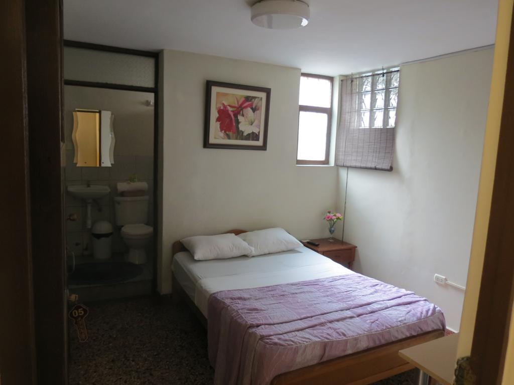 לינה וארוחת בוקר טרוחיו Residencial El Sol De Los Pinos מראה חיצוני תמונה
